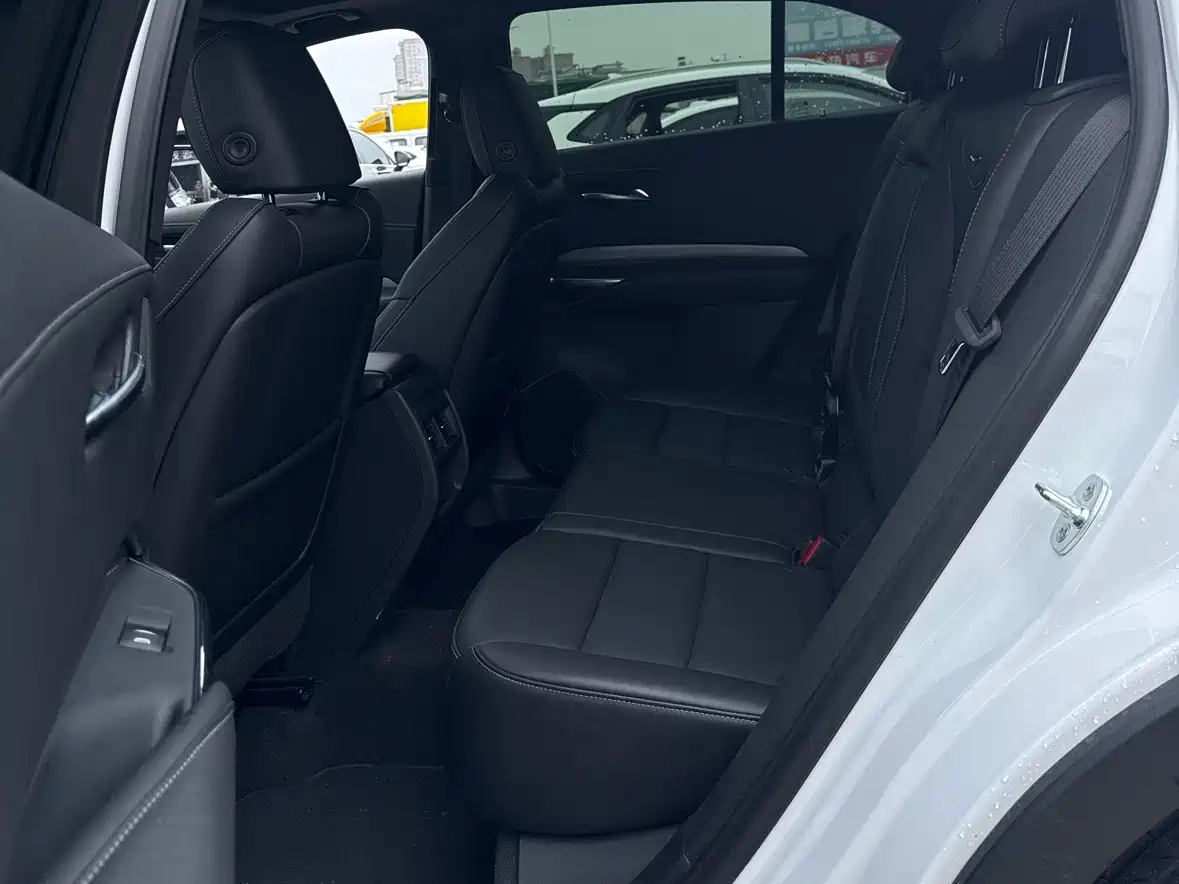 Cadillac XT4 2024 28T 2WD Premium фото 11
