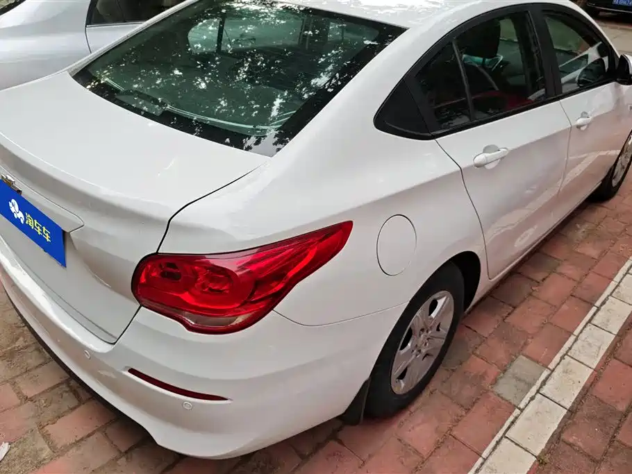 Chevrolet Cavalier 2016 1.5L Automatic Enjoyment Edition фото 3