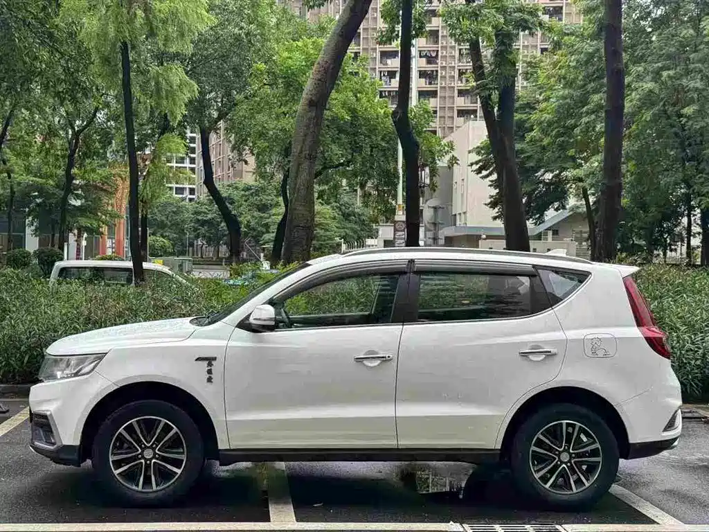 Geely Emgrand X6 2018 1.4T CVT 4G Connected Luxury 2