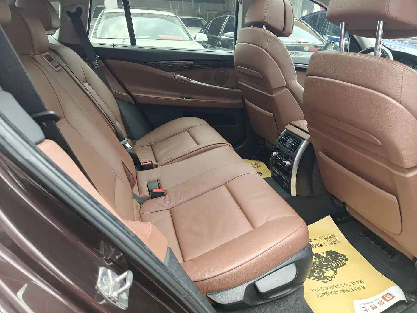 BMW 5 Series GT 2010 535i Leading Model фото 24