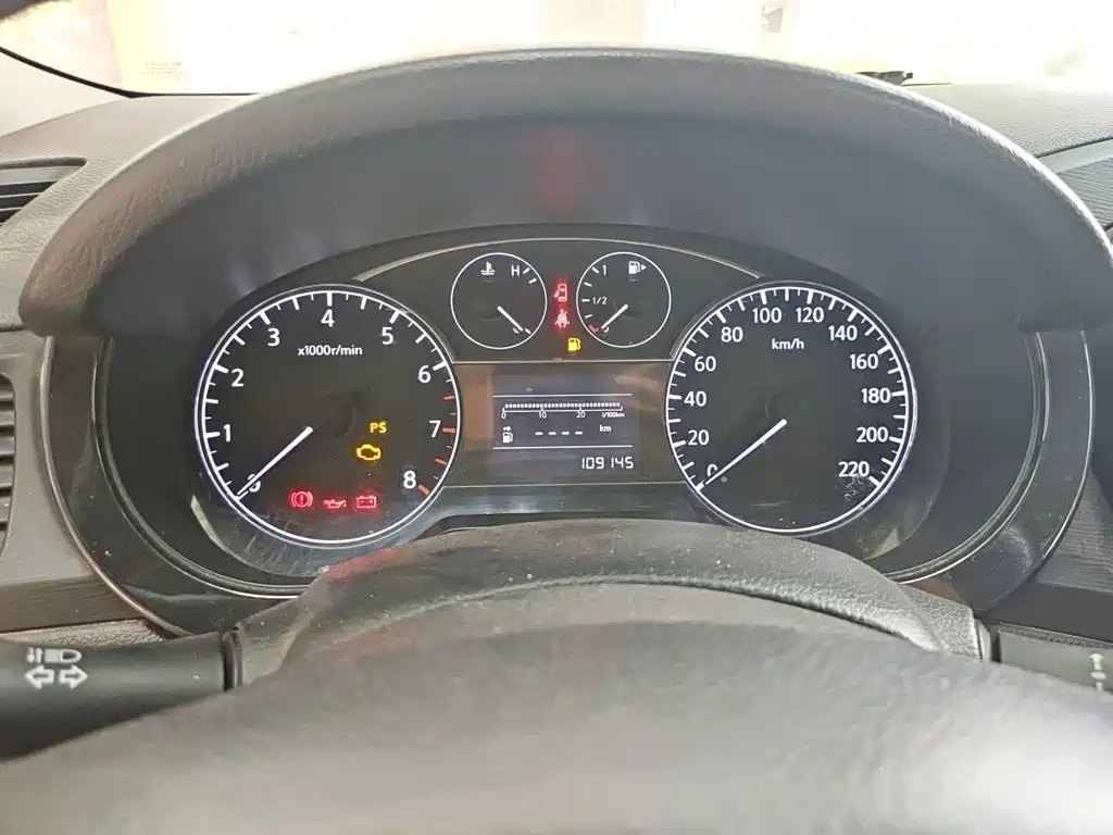 Фото 7 - Nissan Tiida