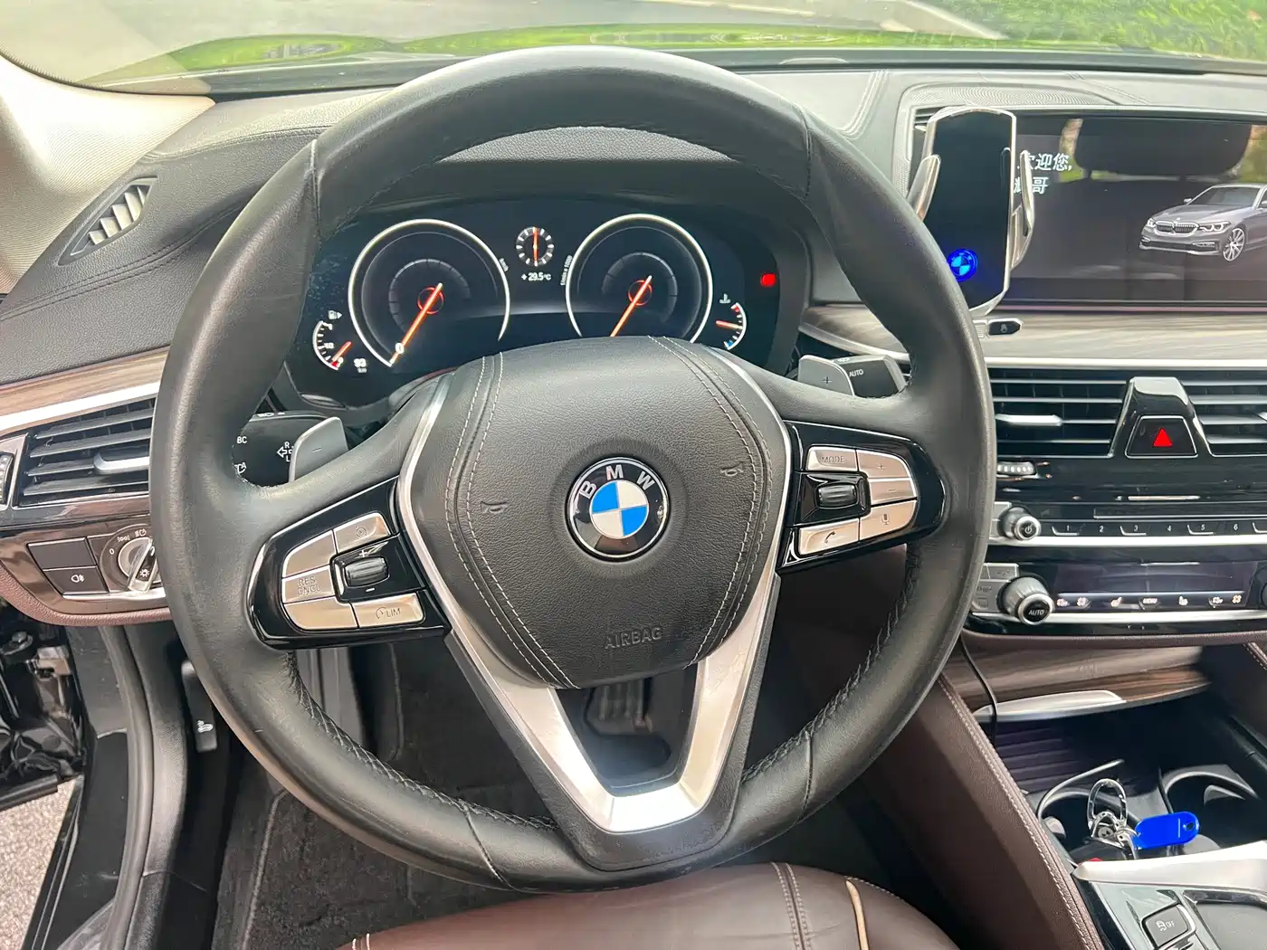 Фото 18 - BMW 5 Series