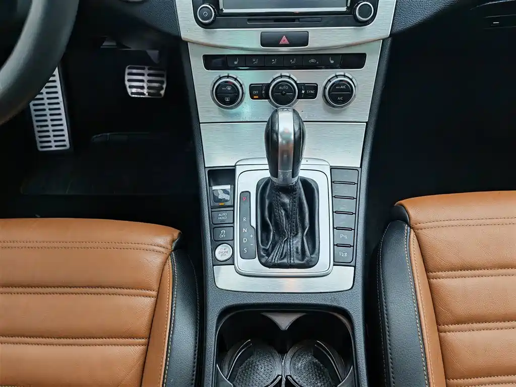 Volkswagen FAW-Volkswagen CC 2015 2.0TSI Luxury фото 13