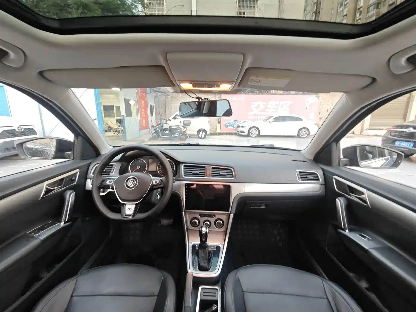 Volkswagen Lavida 2013 Facelift 1.4TSI DSG Comfort фото 6