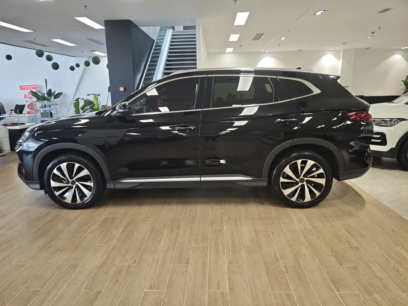 BYD Song PLUS PHEV 2024 Glory Edition DM-i 150km Flagship PLUS фото 3