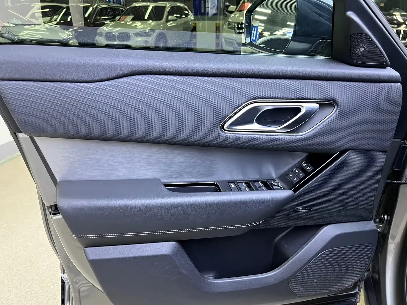 Land Rover Range Rover Velar 2019 250PS R-DYNAMIC S фото 10