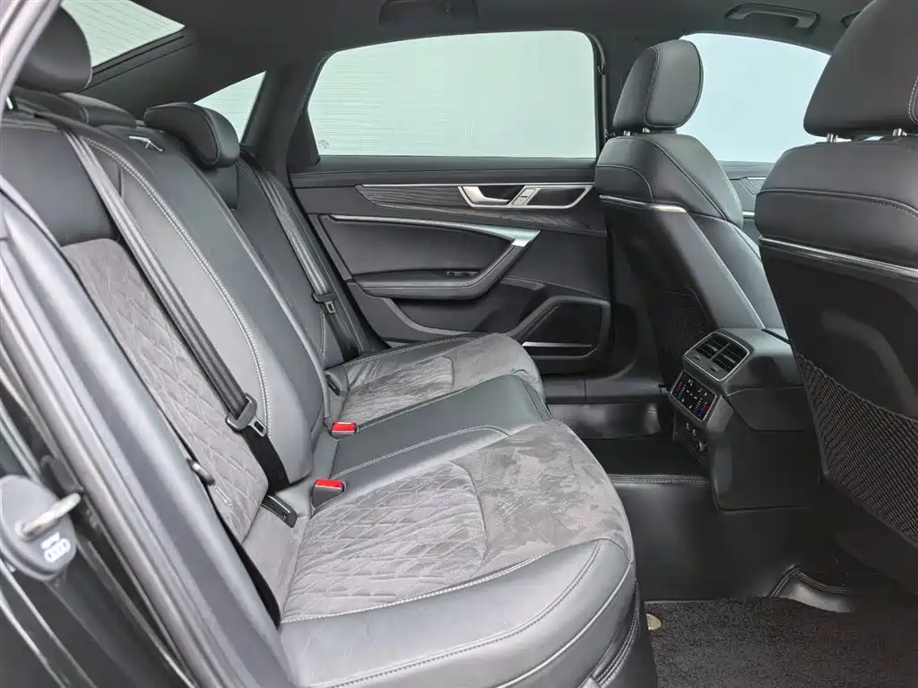 Audi A6L 2024 55 TFSI quattro Exclusive Dynamic фото 13