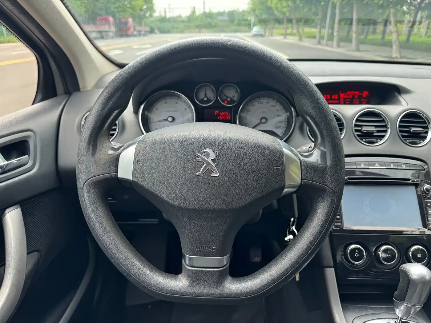 Peugeot 408 2013 2.0L Automatic Comfort Edition фото 11