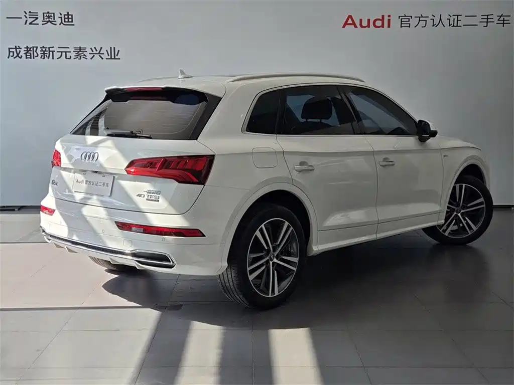 Audi Q5L 2020 Facelift 40 TFSI Honor Fashion фото 4