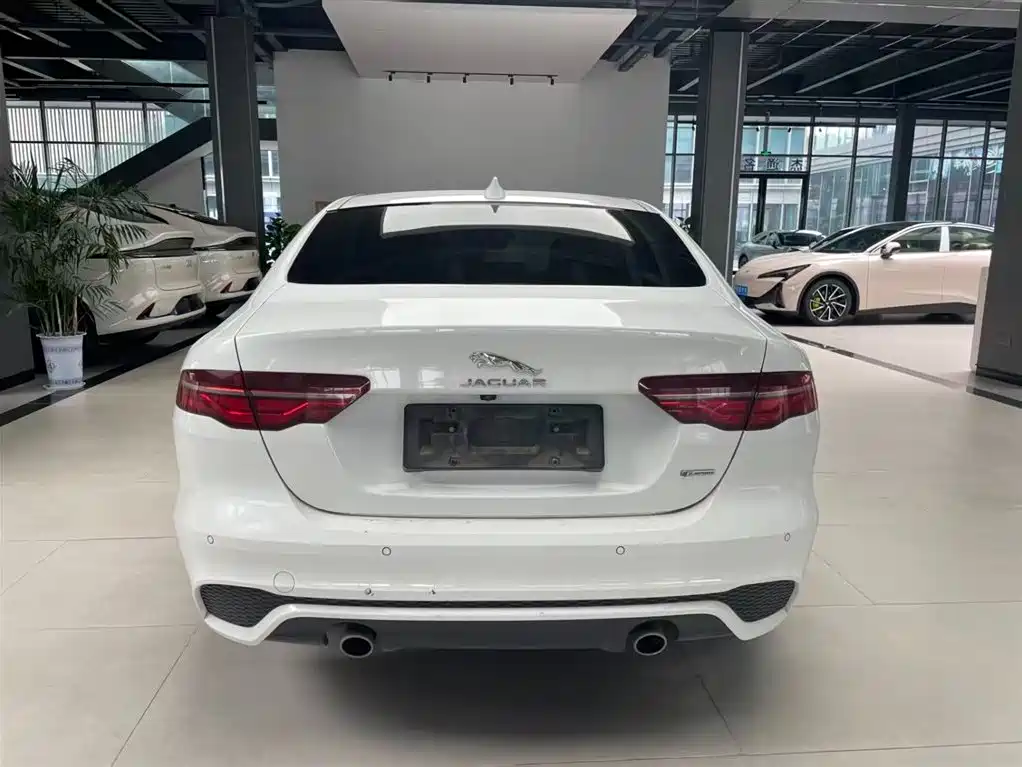 Jaguar XEL 2020 2.0T 200PS R-DYNAMIC Youth Sport Edition фото 8