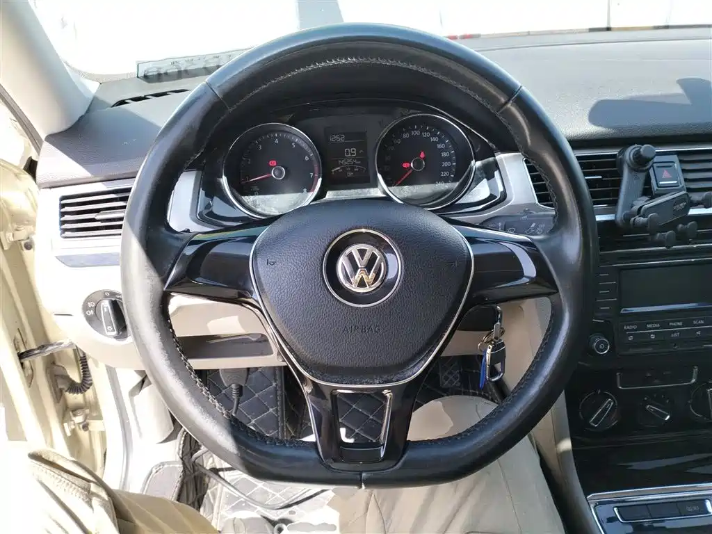 Volkswagen Bora 2016 Model 1.6L Manual Comfort фото 7
