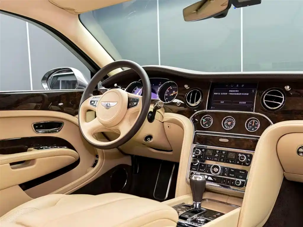 Bentley Mulsanne 2017 6.8T Long Wheelbase фото 18