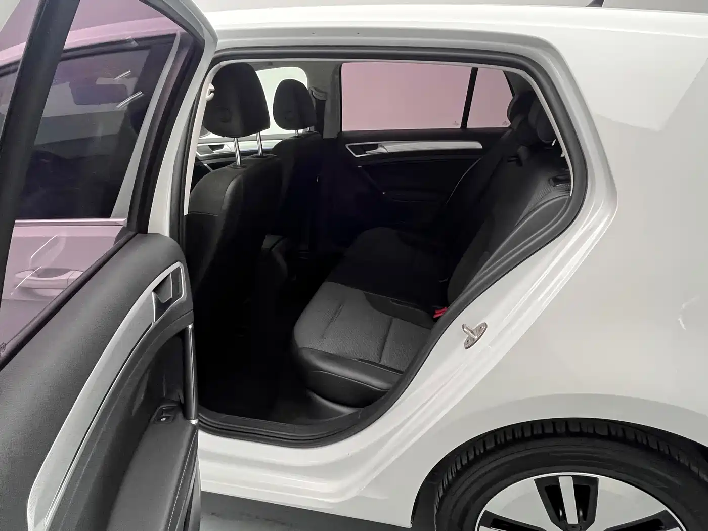 VOLKSWAGEN GOLF*PURE ELECTRICITY