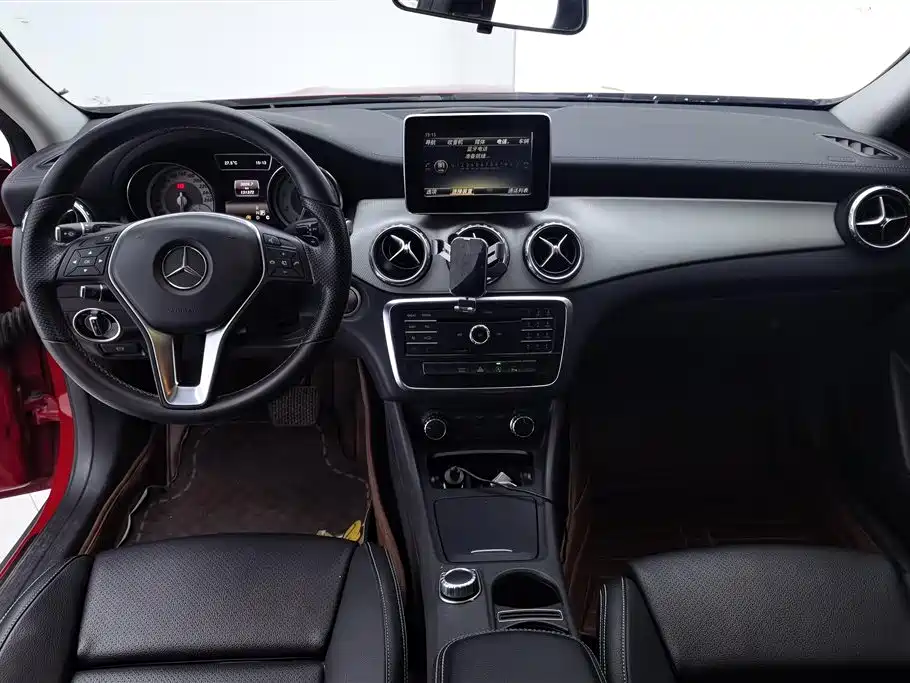 Mercedes-Benz GLA 2016 GLA 200 Fashion фото 12