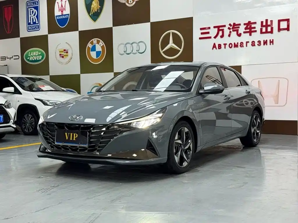 Hyundai Elantra 2022 1.5L CVT LUX Premium Edition