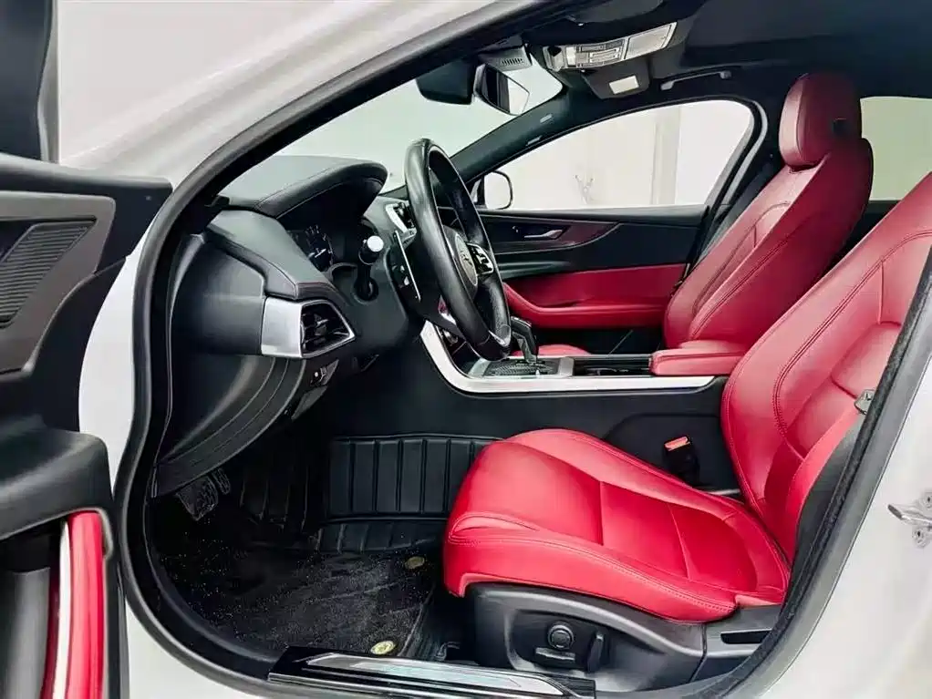 Jaguar XEL 2020 2.0T 200PS R-DYNAMIC S Progressive Sport Edition фото 5