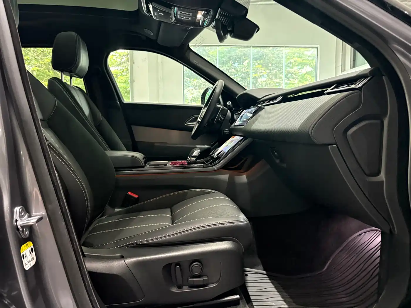 Land Rover Range Rover Velar 2021 P250 Gloss Black Collector's Edition фото 22