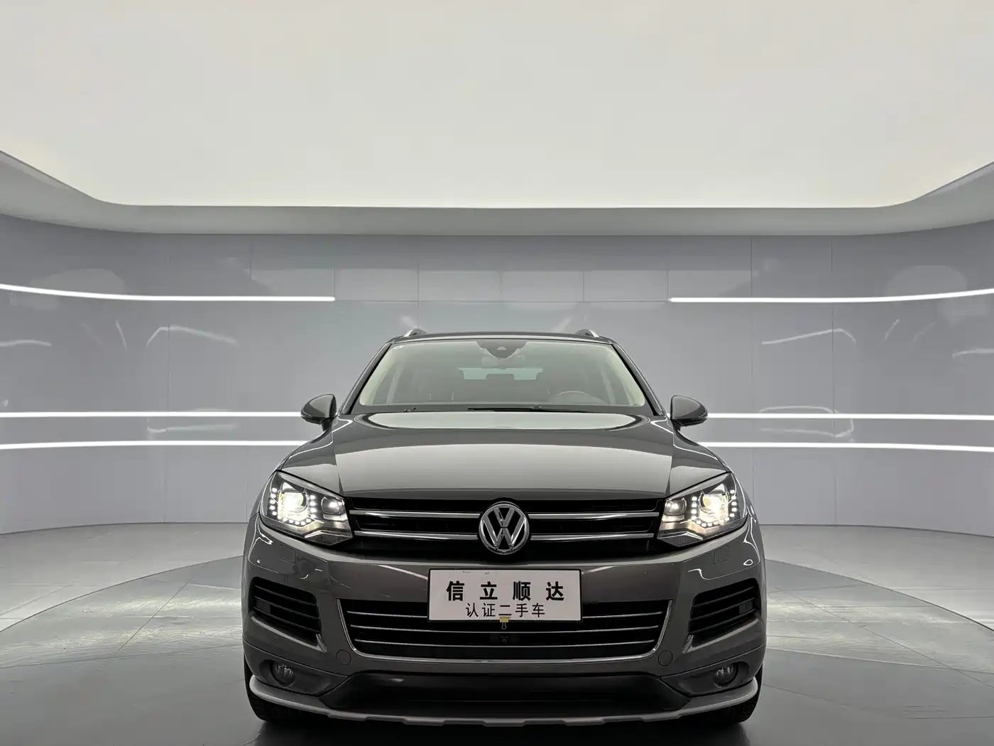 Volkswagen Touareg 2013 3.0TSI Limited Luxury Edition фото 2