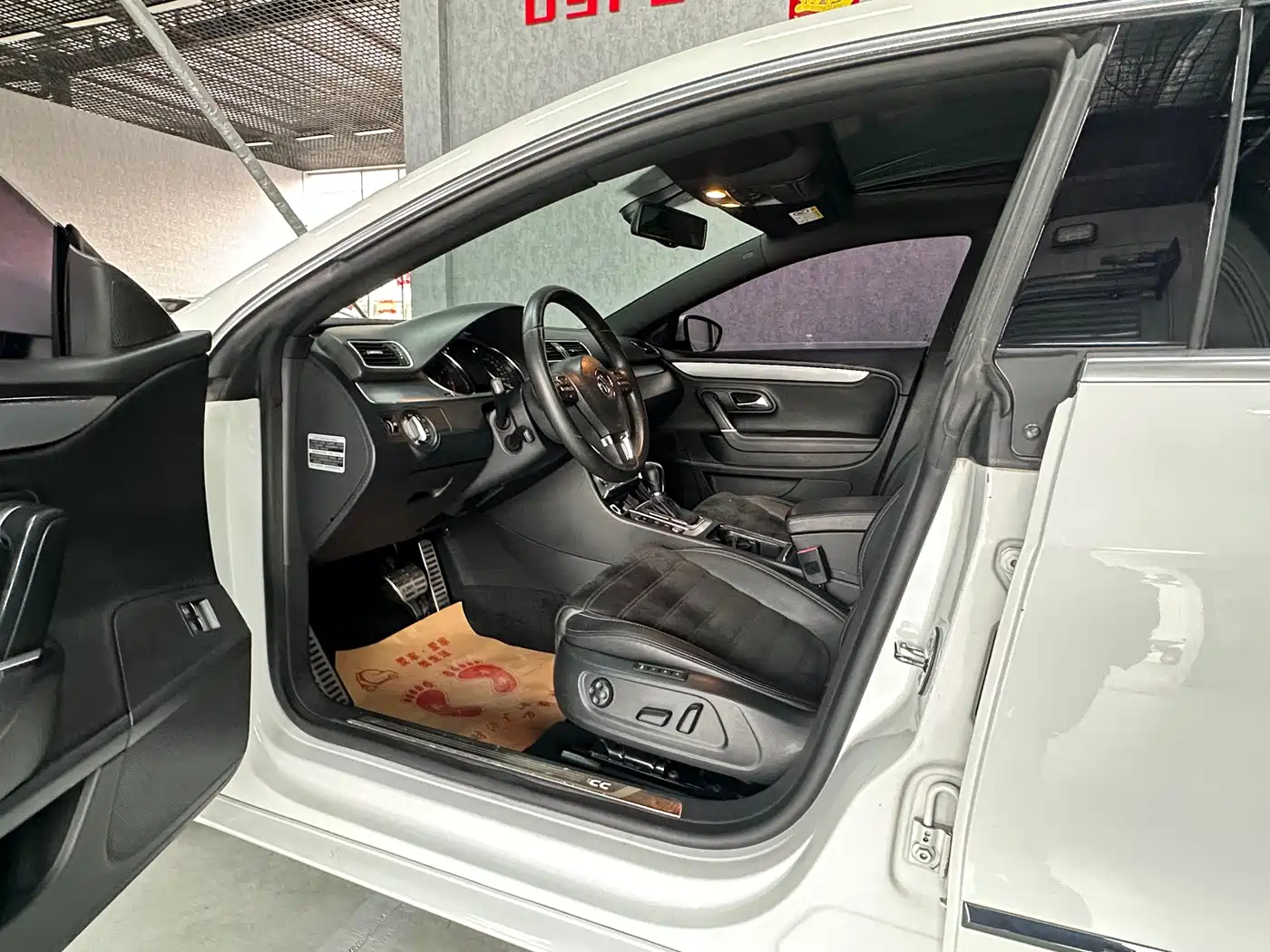 Volkswagen FAW-Volkswagen CC 2016 Model 2.0TSI Luxury фото 10