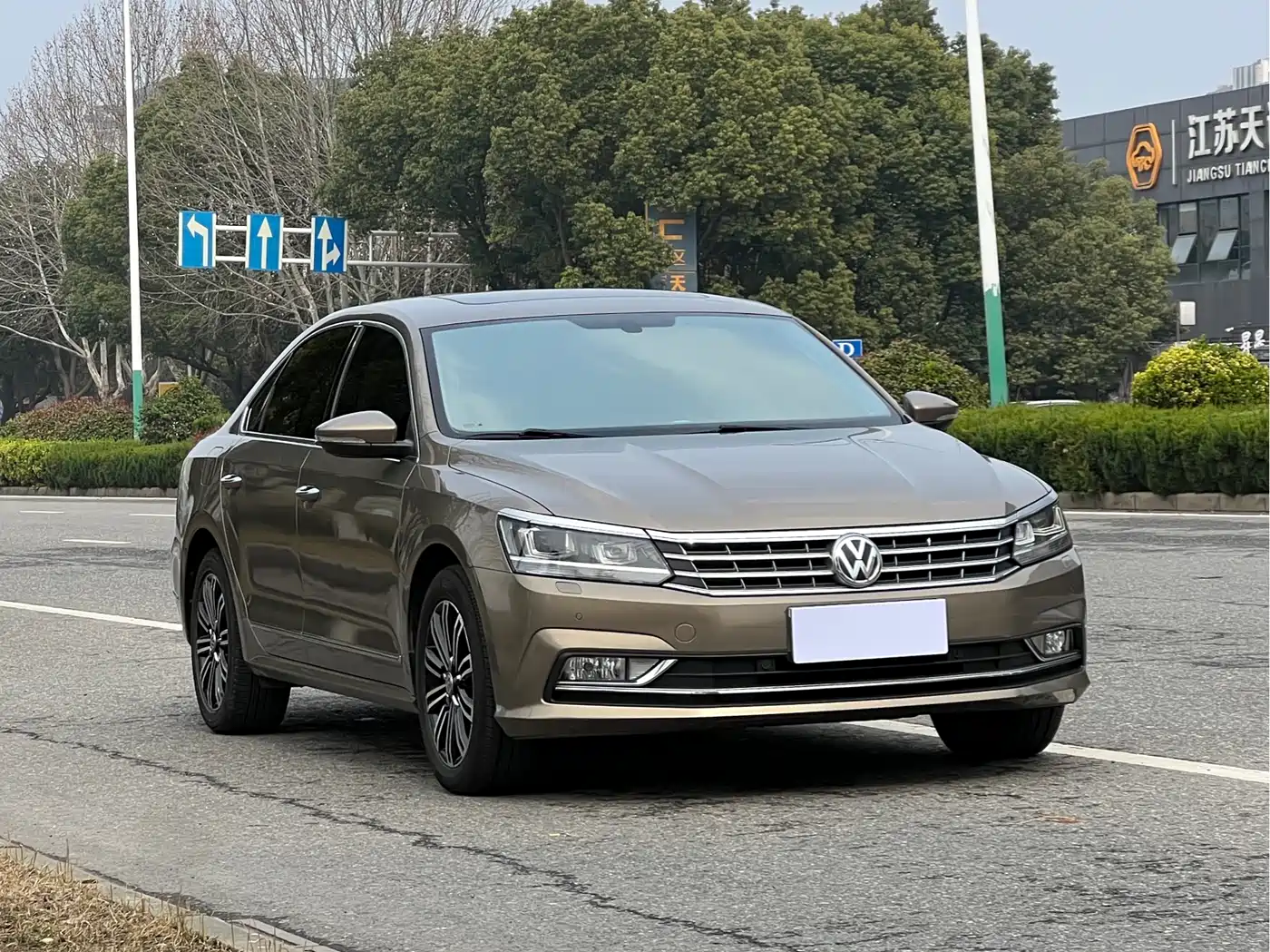 Volkswagen Passat 2017 330TSI DSG Luxury фото 3
