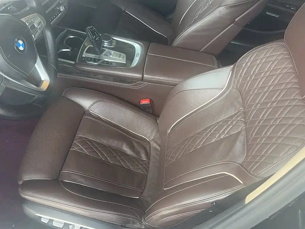 BMW 7 Series 2016 730Li Luxury фото 5