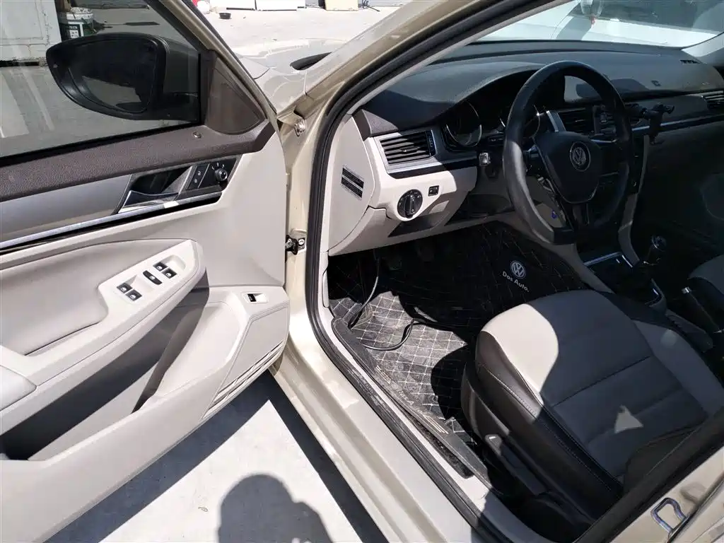 Volkswagen Bora 2016 Model 1.6L Manual Comfort фото 12