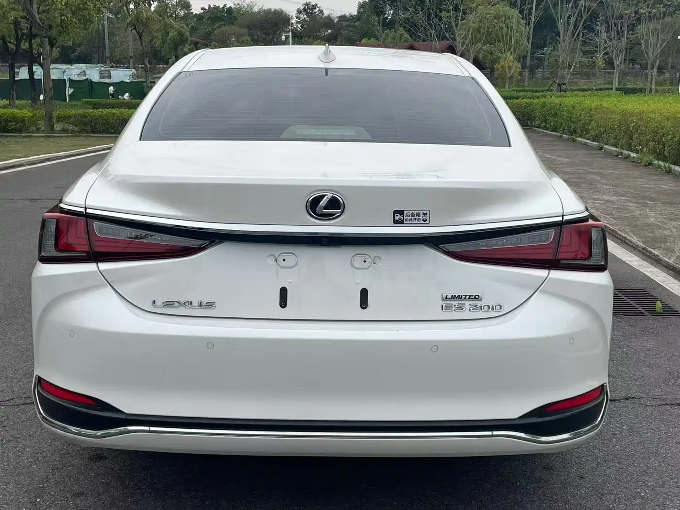 Lexus ES 2023 200 Excellence Edition фото 8