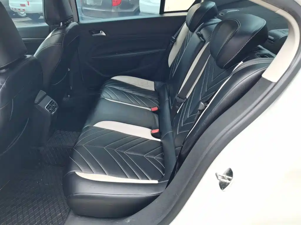 Peugeot 408 2015 Model 1.2T Automatic Luxury Edition фото 17