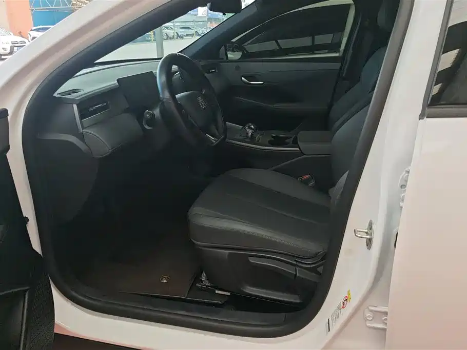 BYD Qin PLUS 2025 DM-i Smart Drive 55KM Leader фото 9