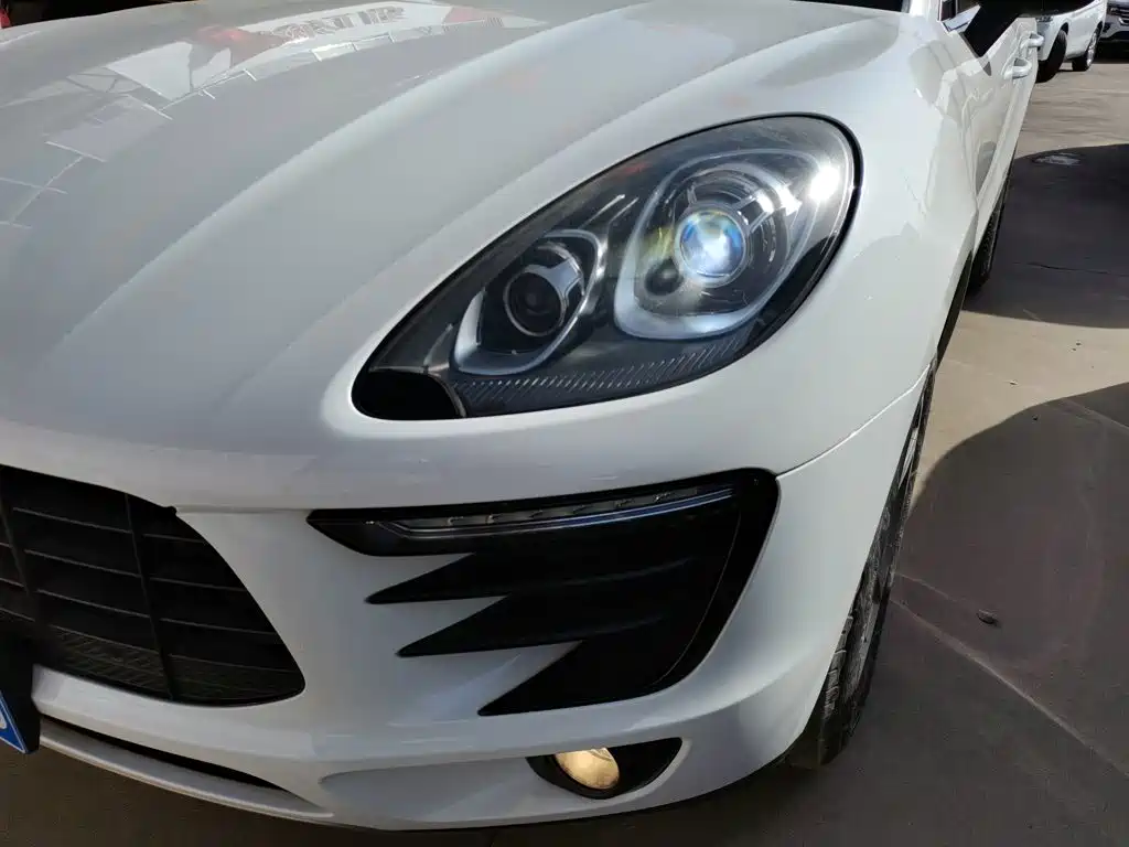 Photo 19 - Porsche Macan