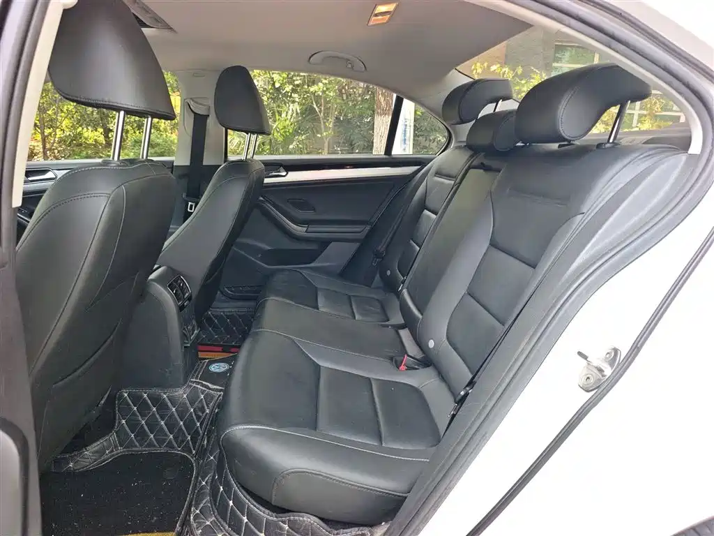 Volkswagen Sagitar 2018 1.6L Automatic Comfort фото 17