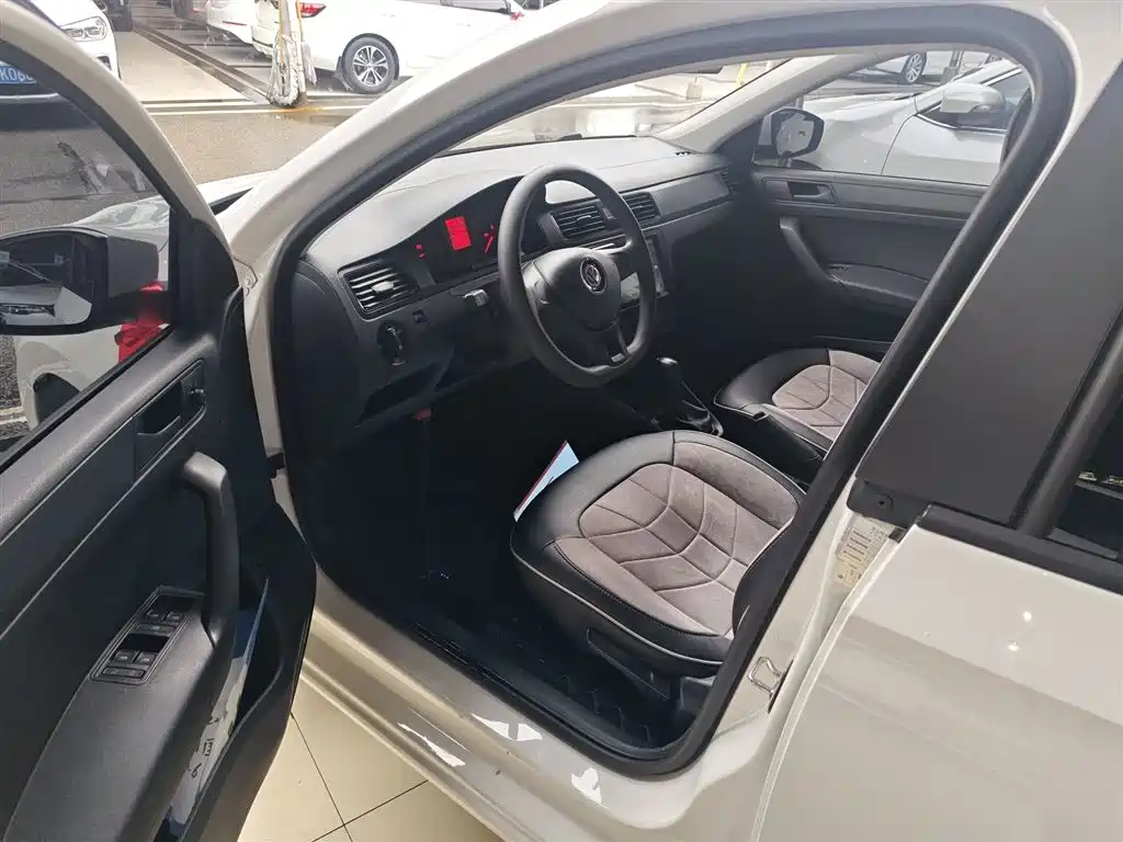 Volkswagen Santana 2016 1.6L Automatic Trend Edition фото 12