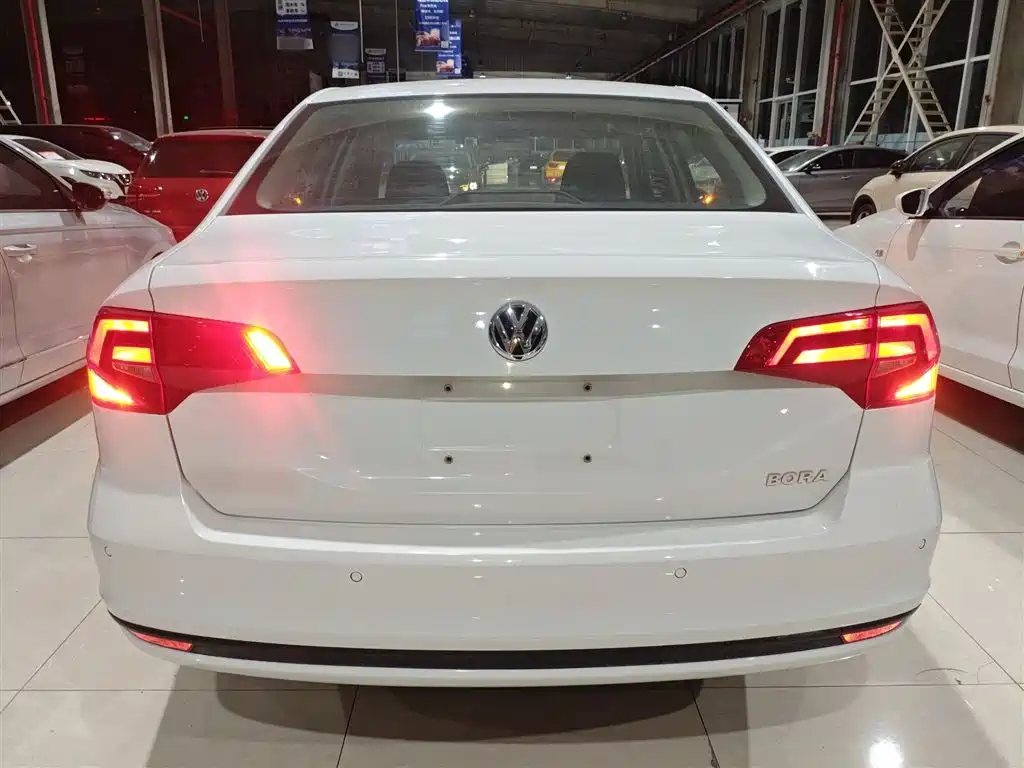 Volkswagen Bora 2018 1.5L Manual Fashion фото 6