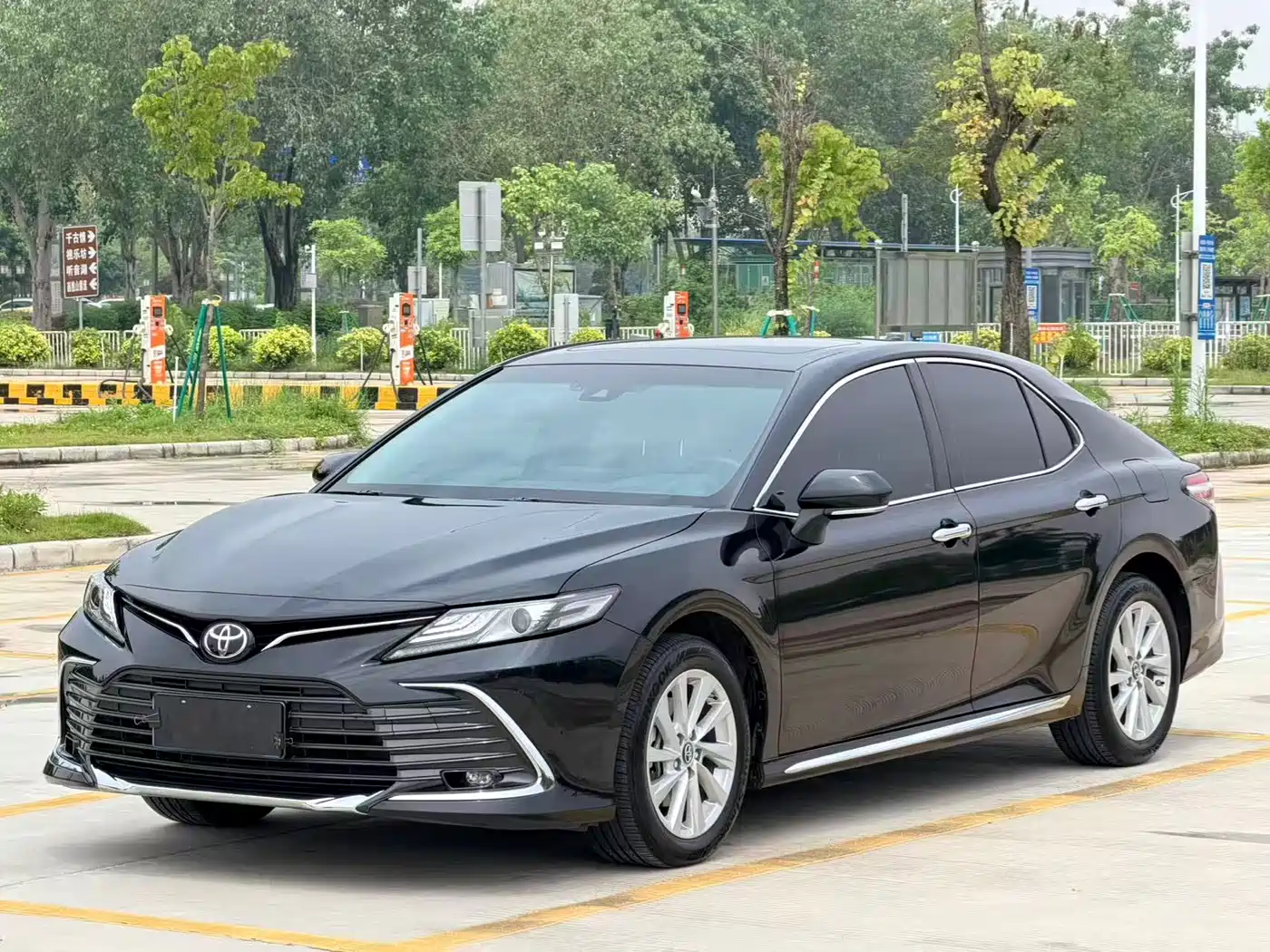 Toyota Camry 2023 2.0G Luxury Edition