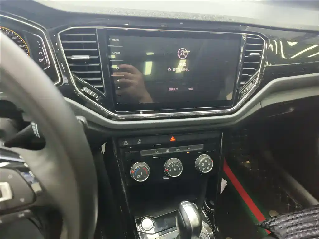 VOLKSWAGEN T-ROC EXPLORING SONGS