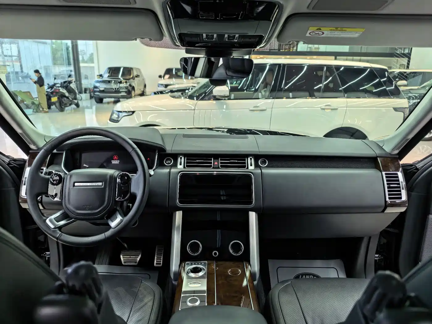 Land Rover Range Rover 2020 3.0 L6 Heritage Edition фото 10