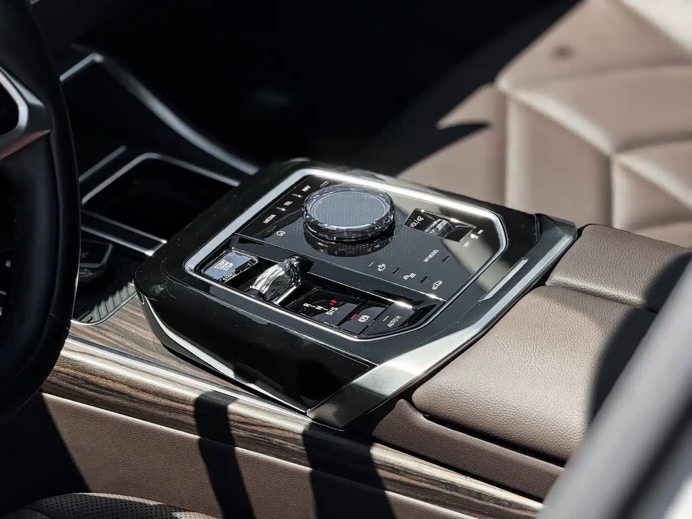 BMW 7 Series 2023 Model 735Li Luxury Package фото 5