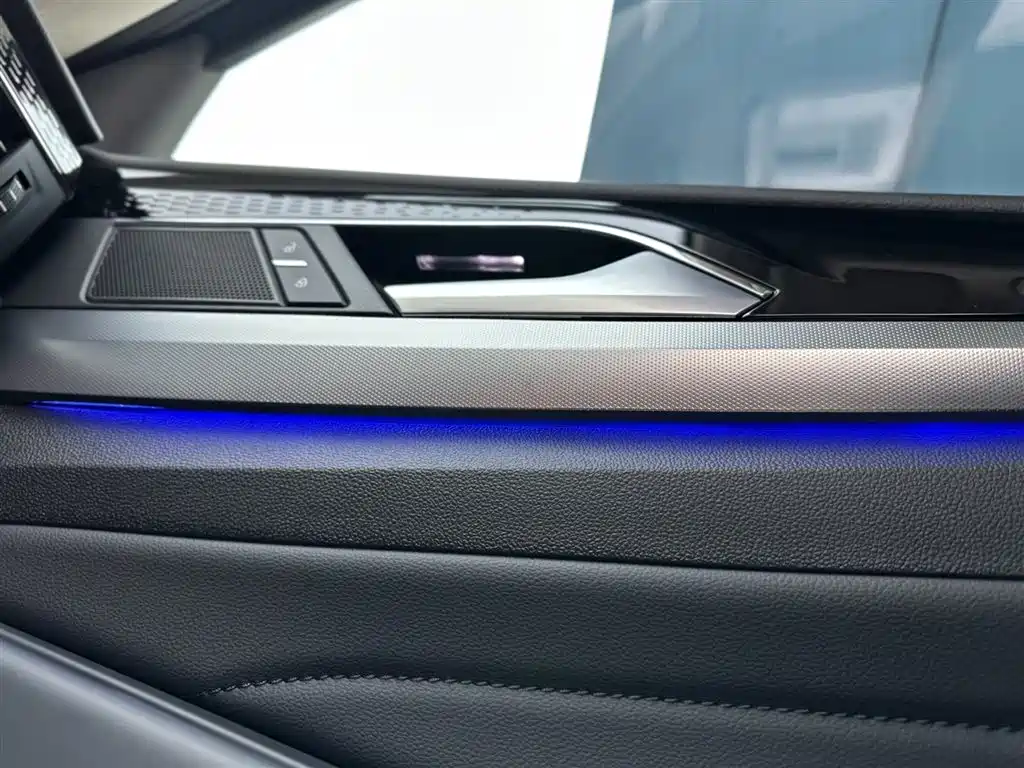 Volkswagen Passat 2023 Facelift 380TSI Luxury Edition фото 21