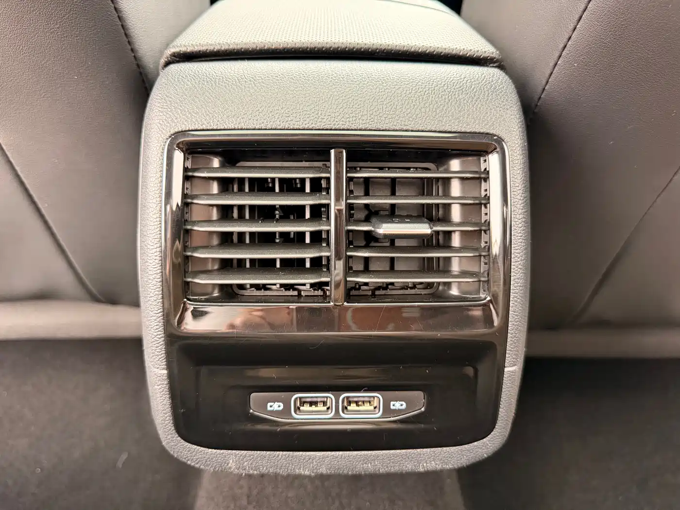 Volkswagen Sagitar 2023 300TSI DSG Surpassing Edition фото 27