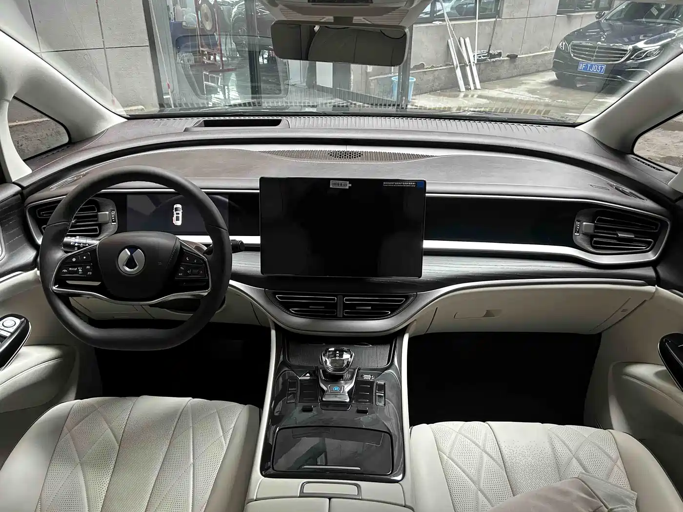 Denza D9 2024 DM-i 980 AWD Prestige фото 15