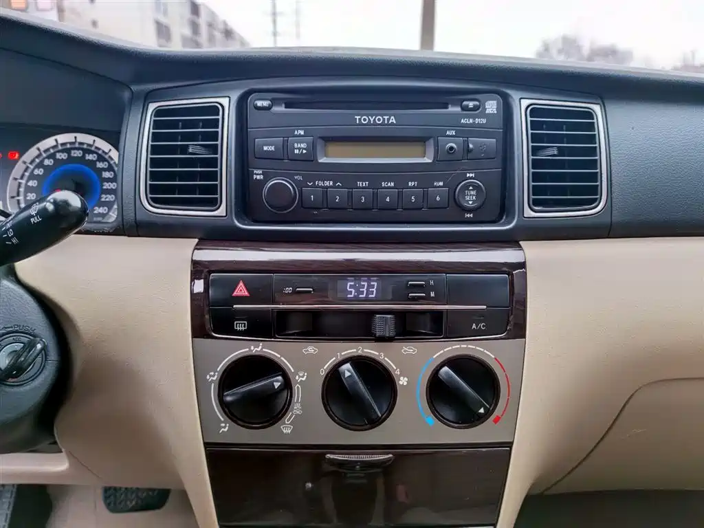 Toyota Corolla 2013 1.6L Automatic Luxury фото 12