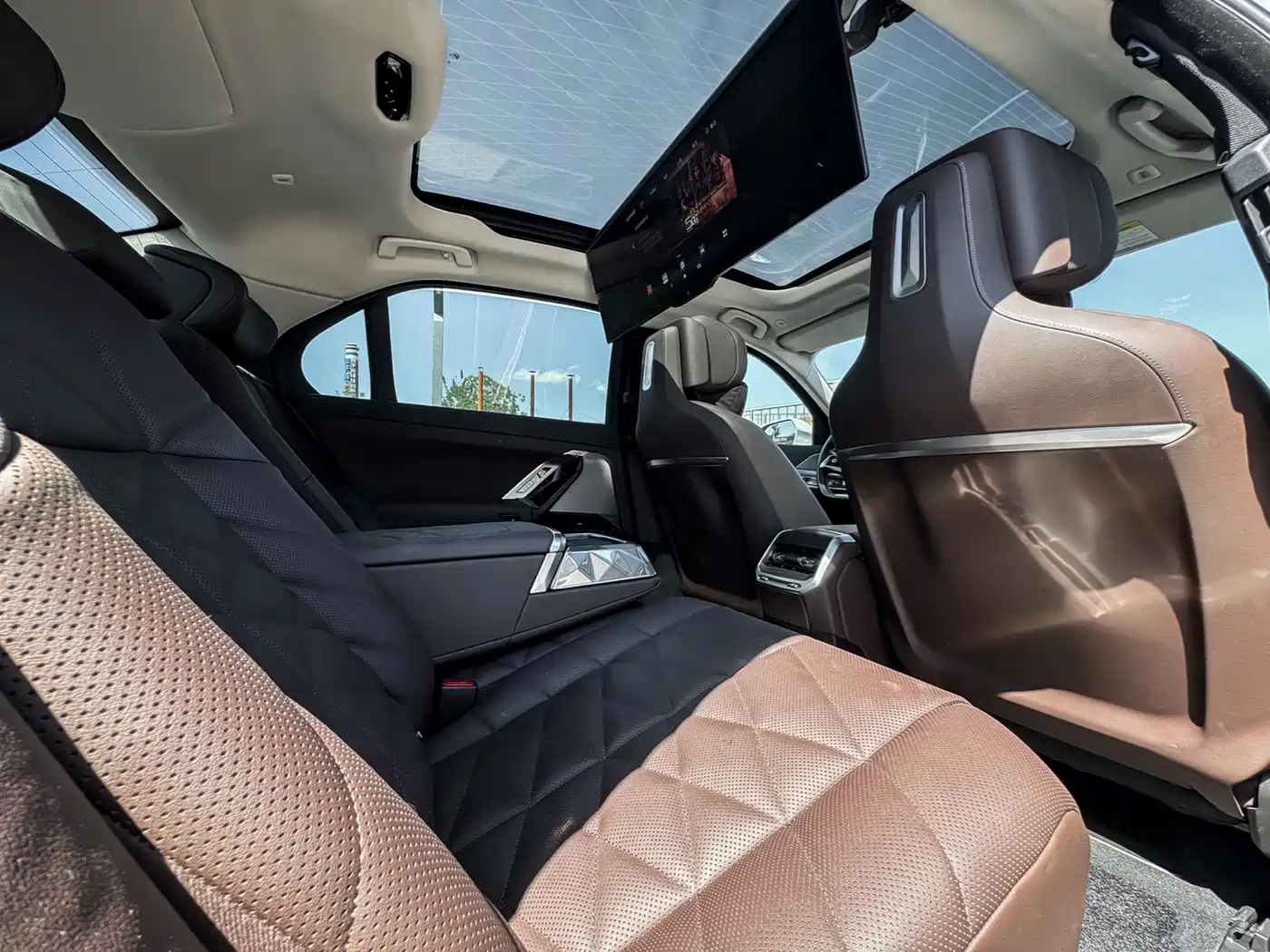BMW 7 Series 2023 Model 735Li Luxury Package фото 6