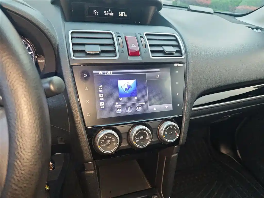 Subaru Forester 2016 2.0i Fashion Navigation Edition фото 6