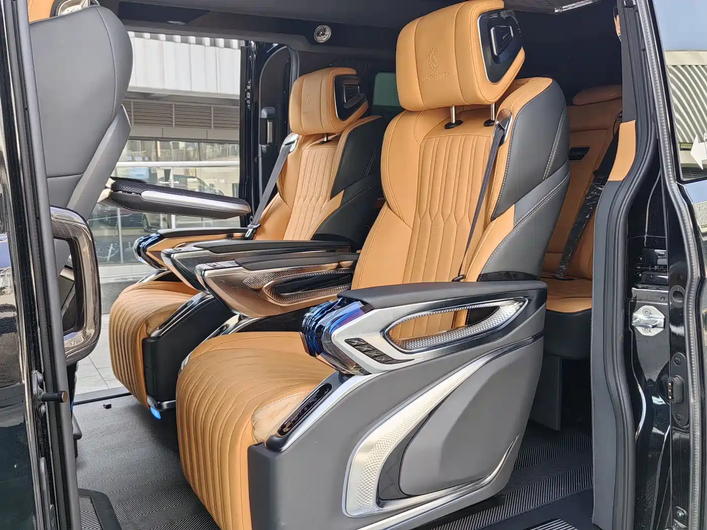 Ford Tourneo 2024 Model 2.0T Auto Supreme Plus Edition фото 14