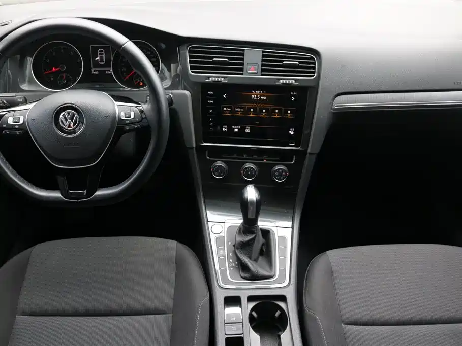 Volkswagen Golf 2020 200TSI DSG Comfort Progressive Edition фото 9