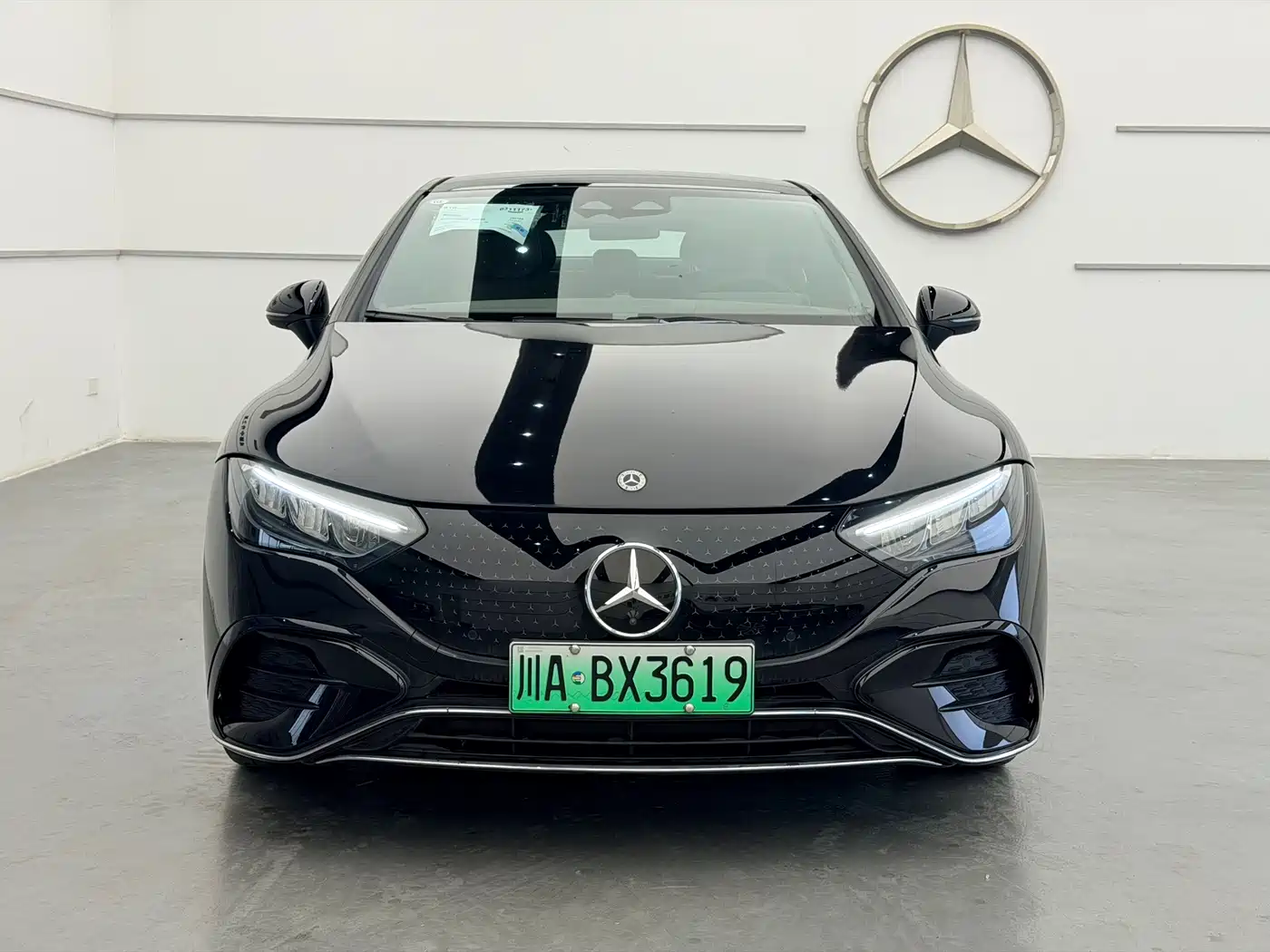 Mercedes-Benz EQE 2025 Model 500 4MATIC Luxury Edition фото 5