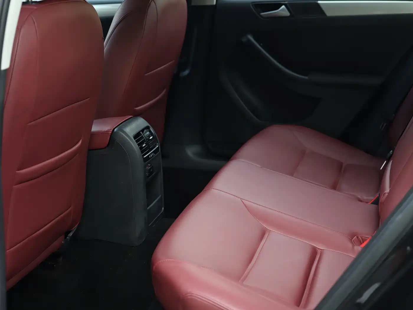 Volkswagen Sagitar 2014 Facelift 1.6L Automatic Comfort фото 29