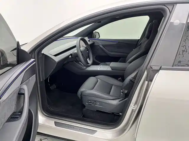 Tesla Model Y L 2025 2025 Facelift Long Range AWD