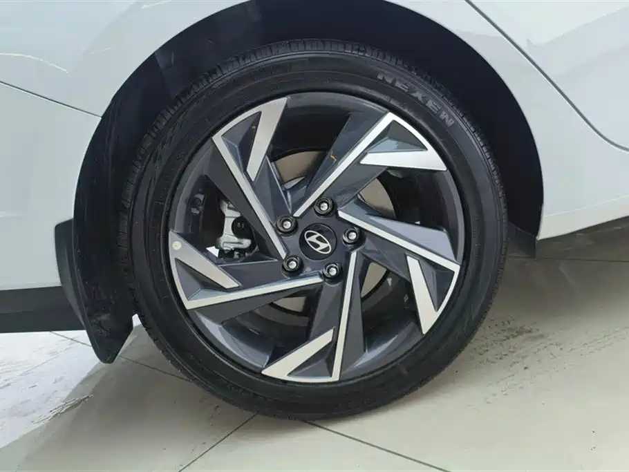 Hyundai Elantra 2023 1.5L CVT GLX Elite Edition фото 6