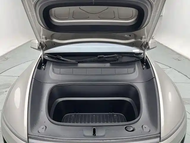 Tesla Model Y L 2025 2025 Facelift Long Range AWD